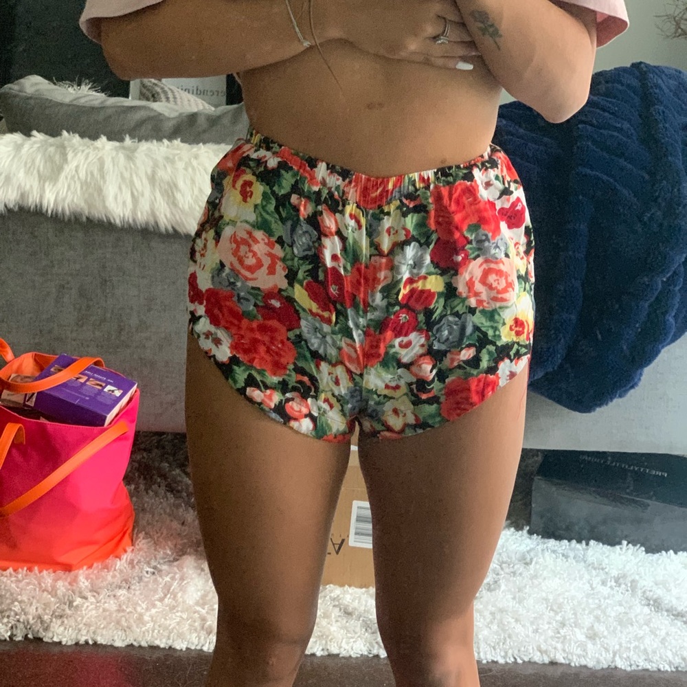 Tobi high waist floral shorts